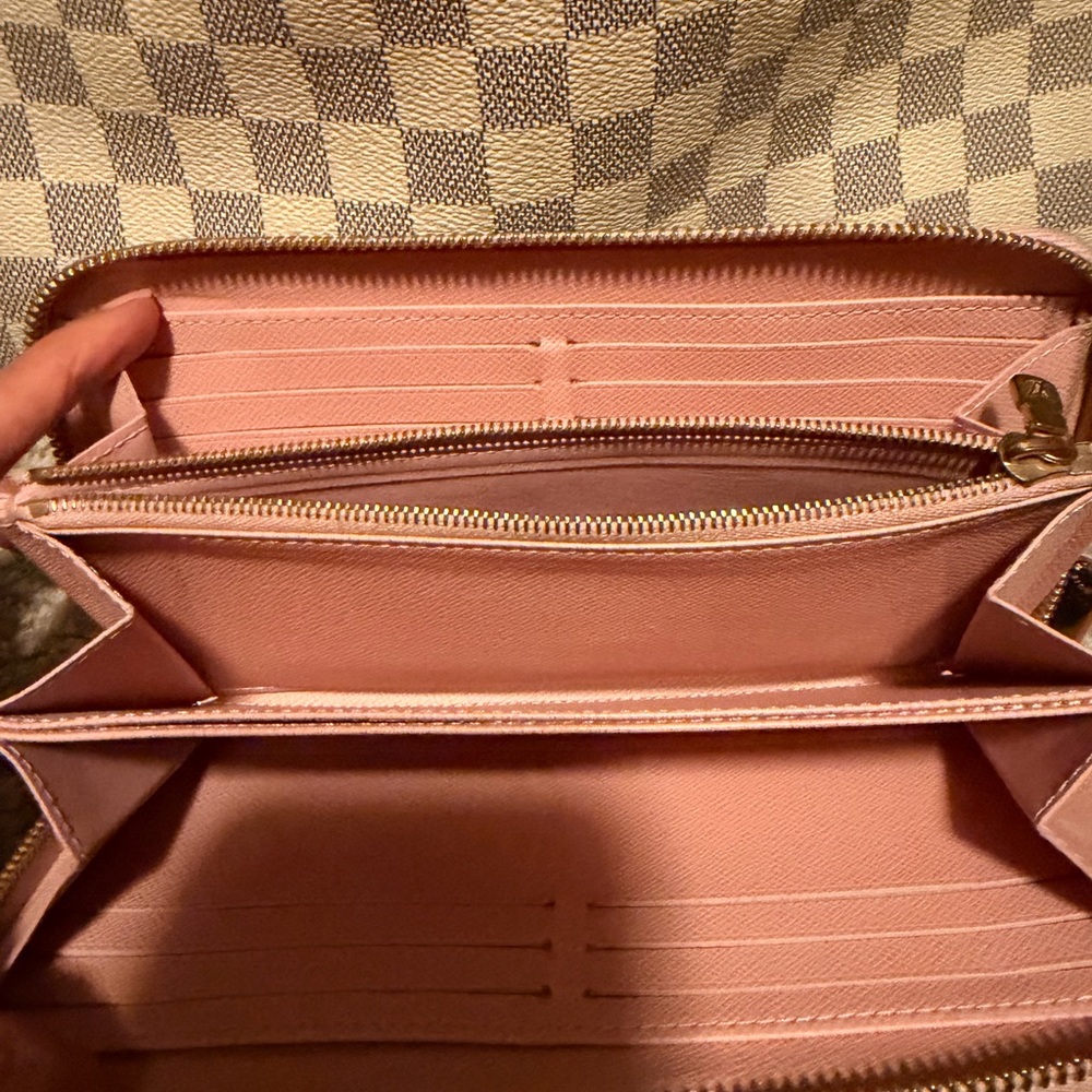 Louis Vuitton Beige and Gray Checkered Shoulder Bag - Picture 5 of 9